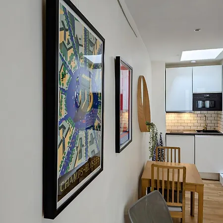 Oasis: One Bedroom Studio For Two Next To The Eiffel Tower דירה פריז