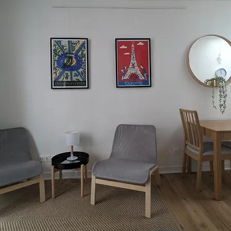 Oasis: One Bedroom Studio For Two Next To The Eiffel Tower דירה פריז