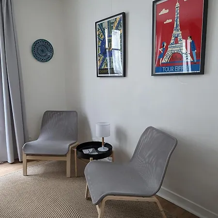 Oasis: One Bedroom Studio For Two Next To The Eiffel Tower