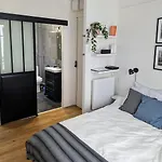 Oasis: One Bedroom Studio For Two Next To The Eiffel Tower *