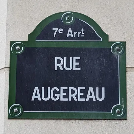 Apartman Oasis: One Bedroom Studio For Two Next To The Eiffel Tower