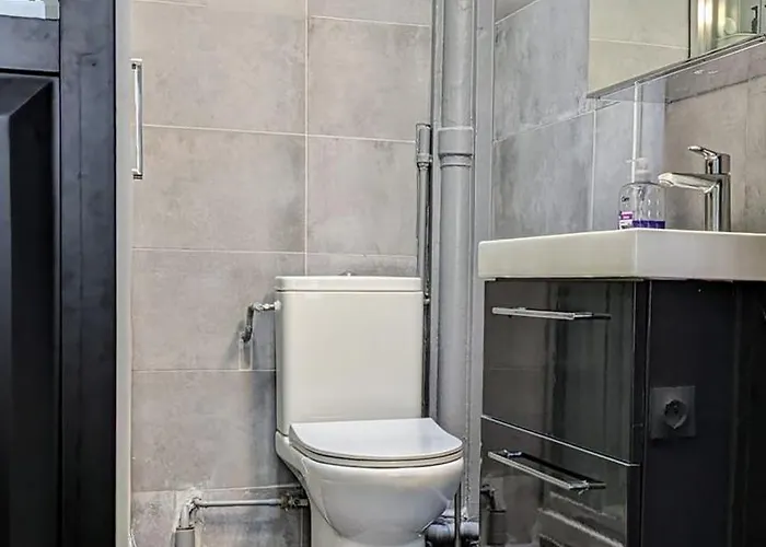 Oasis: One Bedroom Studio For Two Next To The Eiffel Tower פריז