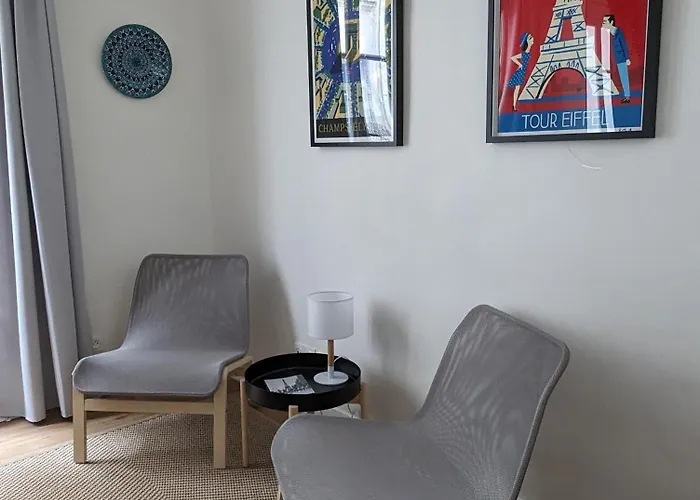 Oasis: One Bedroom Studio For Two Next To The Eiffel Tower